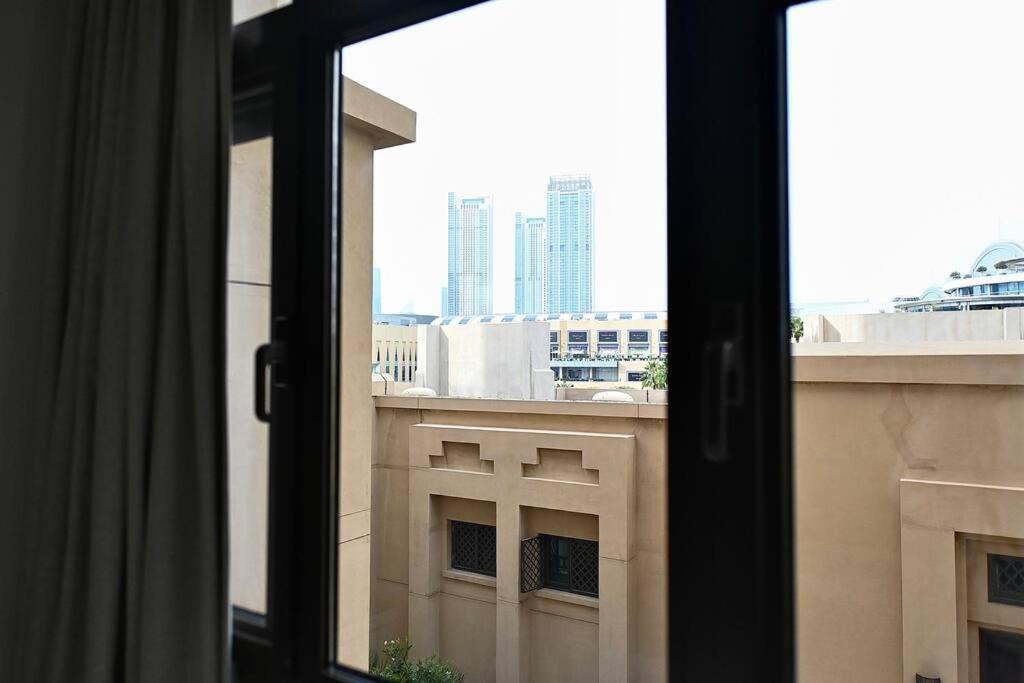 Lux Souk Al Bahar Downtown 1 Bedroom Flat - Steps To Mall Apartament *