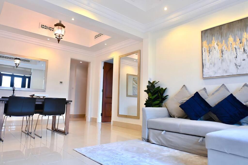 Lux Souk Al Bahar Downtown 1 Bedroom Flat - Steps To Mall Apartament *