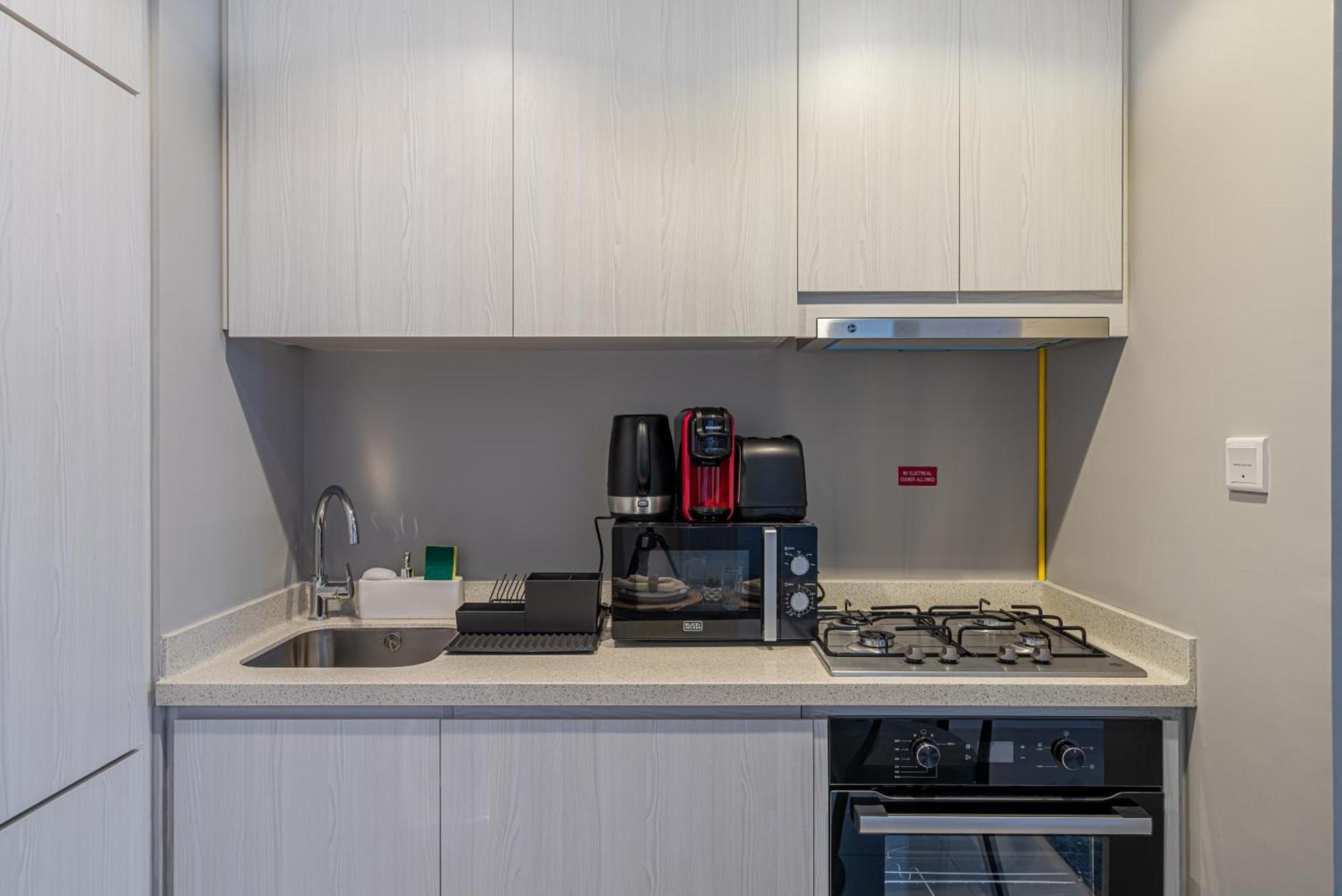 Modern Brand New 1 Bedroom In Zada Tower Apartamento Dubái