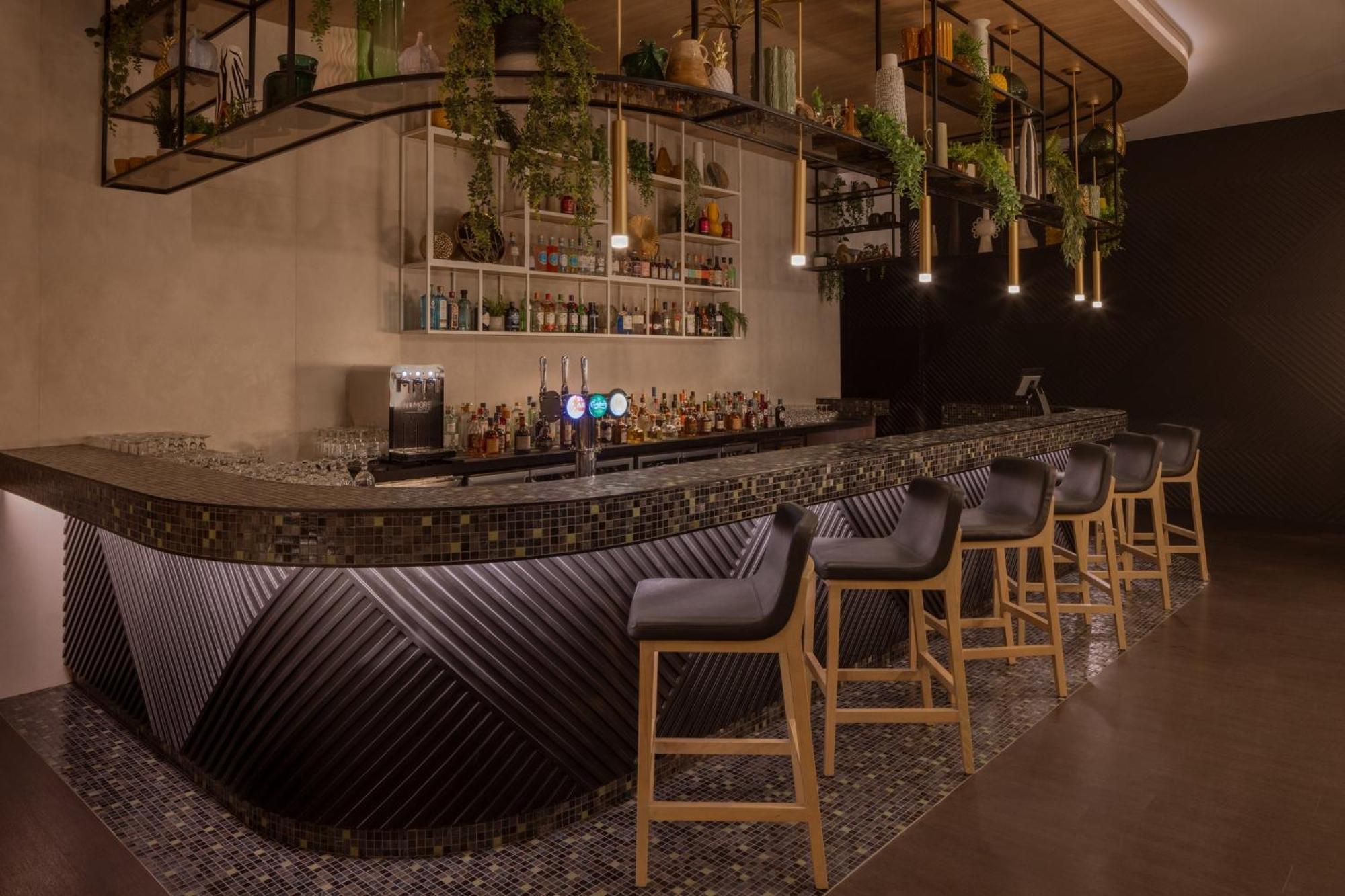Hotel Business Bay By Ihg 4*
