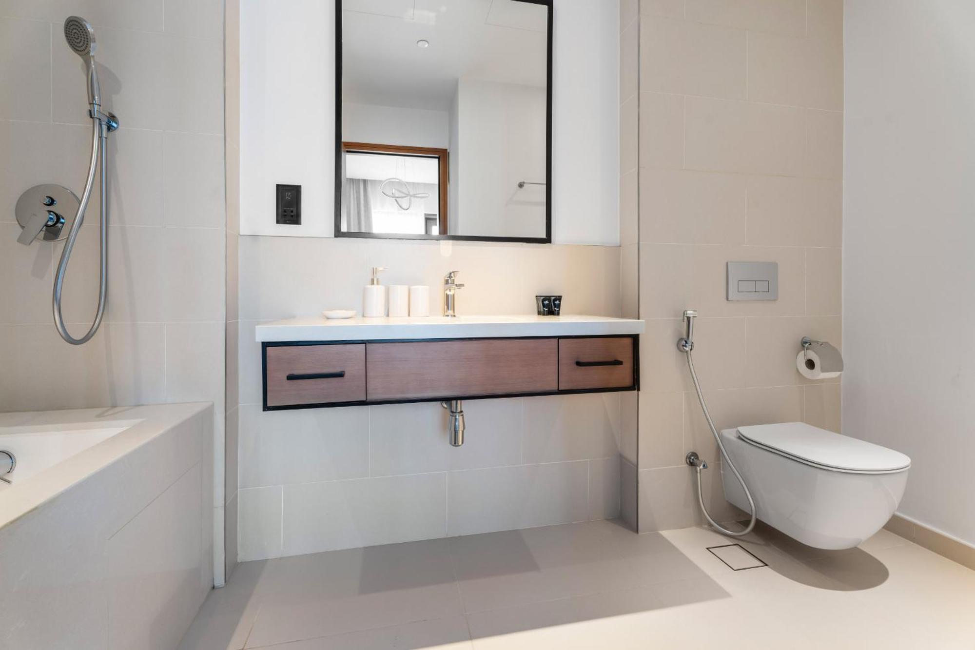 Vayk - Chic 1-bedroom In Vida Marina Dubaï