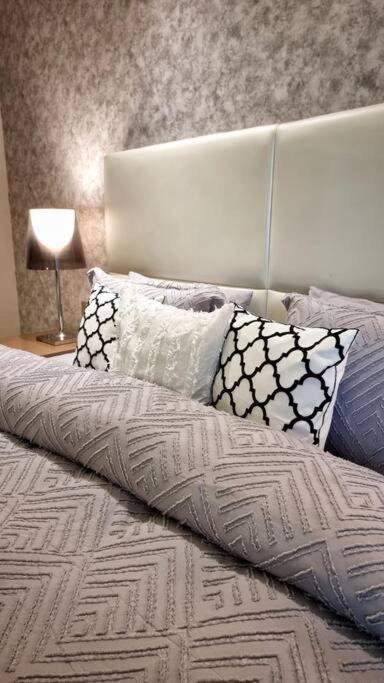 Apartment Luxury Paramount Apt B666 Dubai