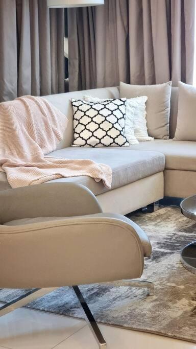 Apartment Luxury Paramount Apt B666 Dubai