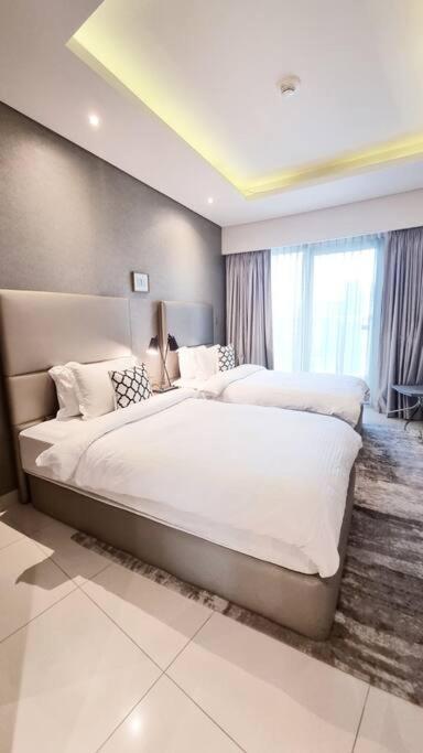 Luxury Paramount Apt B666 Dubai
