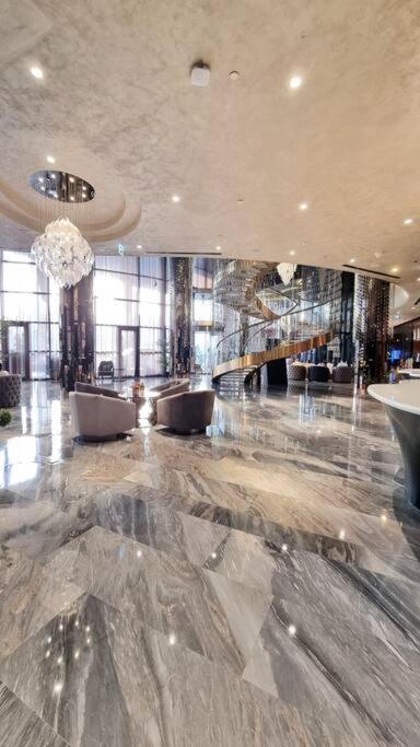 Luxury Paramount Apt B666 Dubai