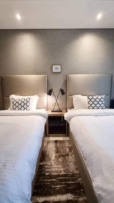 Luxury Paramount Apt B666 Dubai