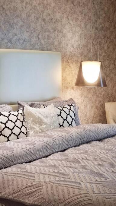 Luxury Paramount Apt B666