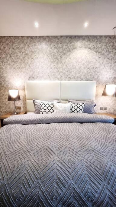 Apartment Luxury Paramount Apt B666 Dubai
