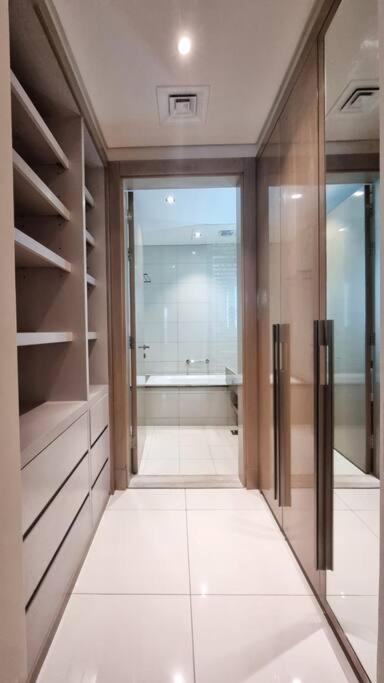 Luxury Paramount Apt B666