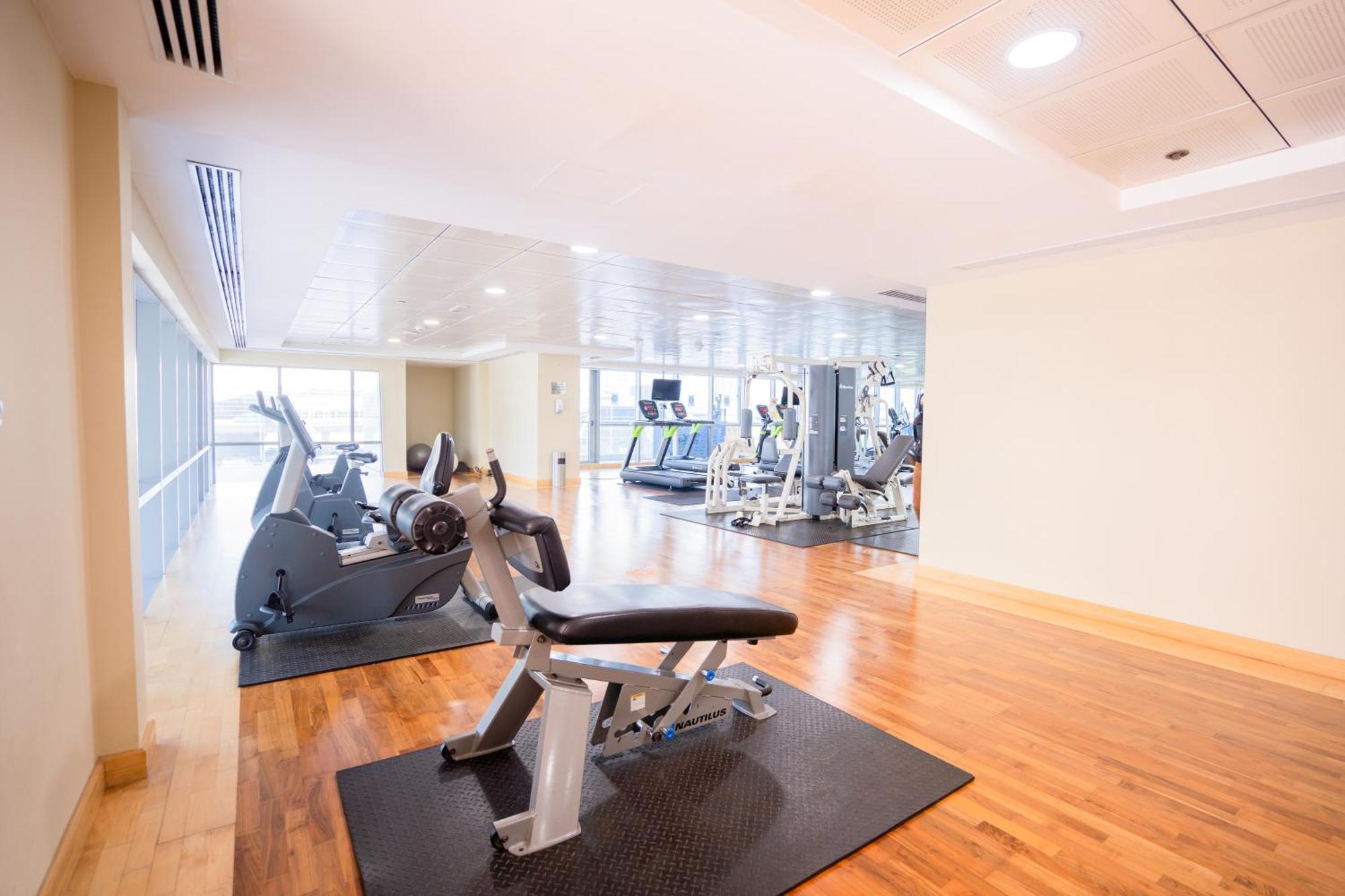 Elegant In Jlt Near Metro With Qbed, Pool, Gym, Fast Wi-fi * Dubái