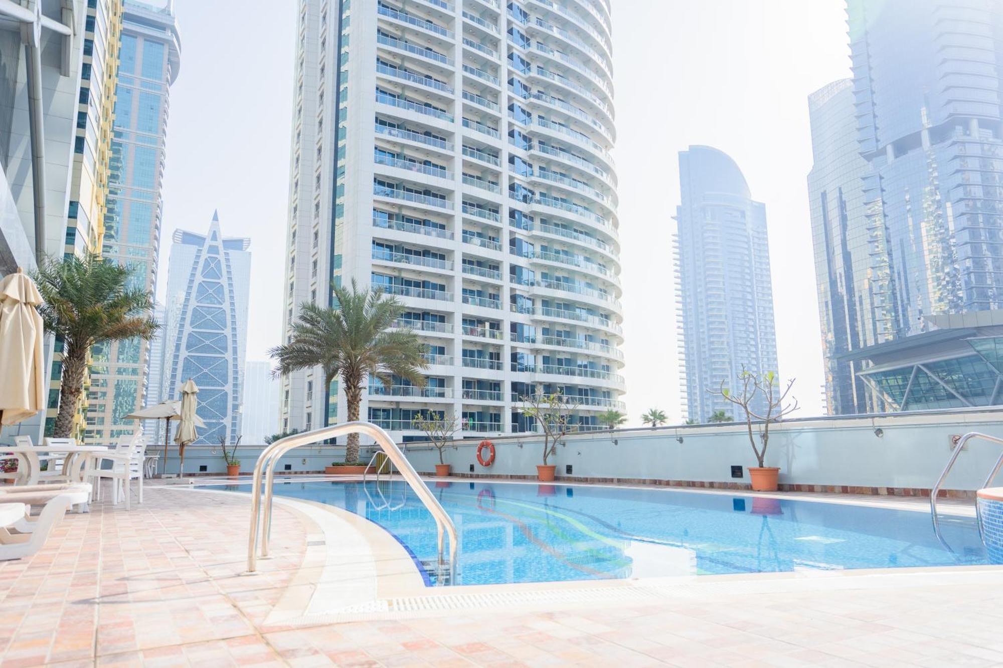 Elegant In Jlt Near Metro With Qbed, Pool, Gym, Fast Wi-fi * Dubái