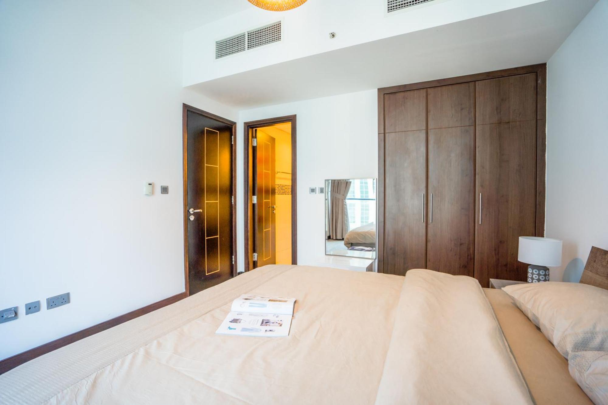 Apartamento Elegant In Jlt Near Metro With Qbed, Pool, Gym, Fast Wi-fi