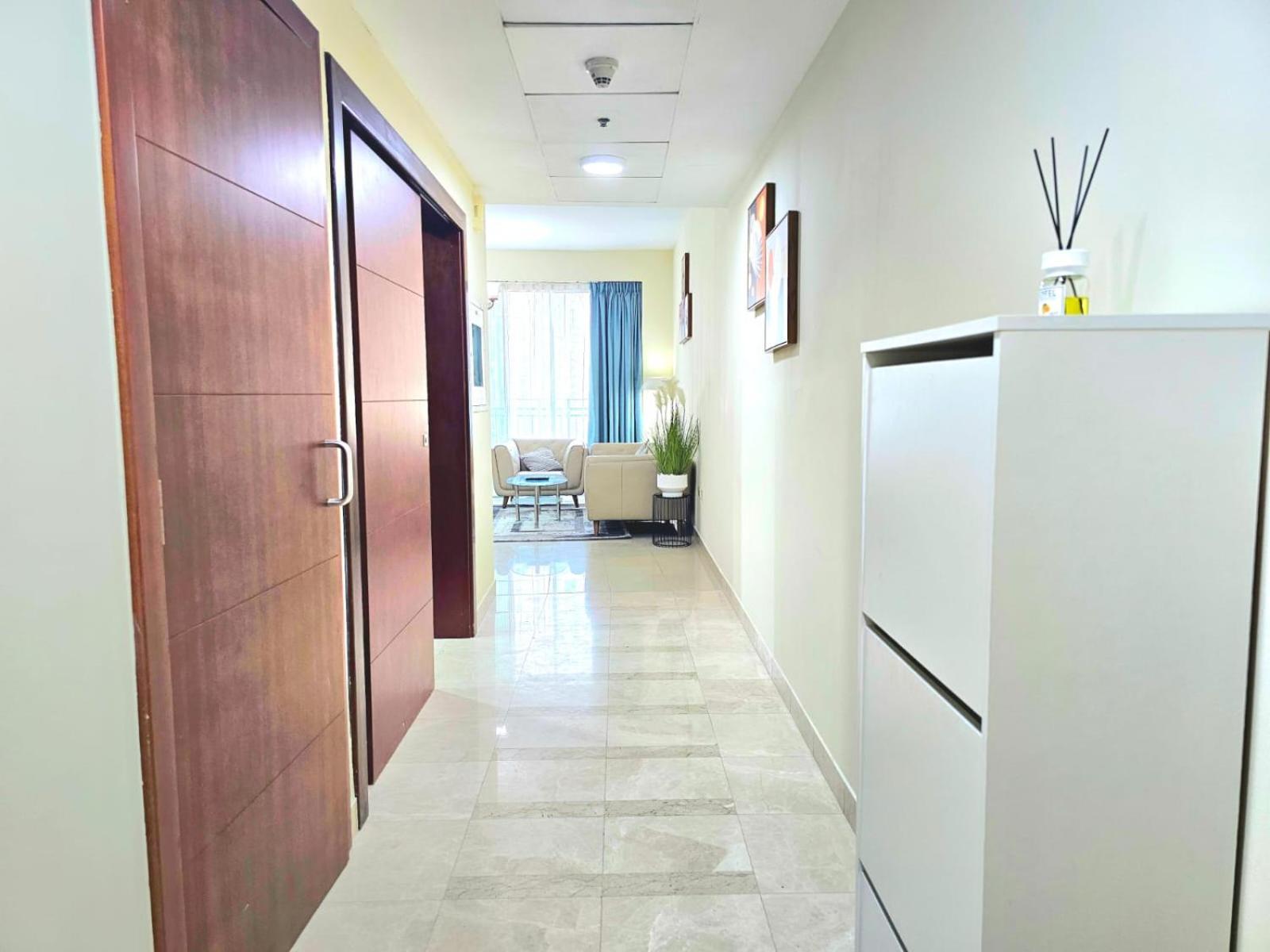 Trinity Homes - Standpoint Tower Downtown Apartament *