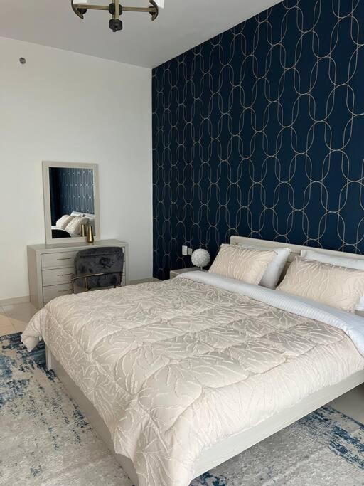 2br + Maid With Fantastic View Dubái
