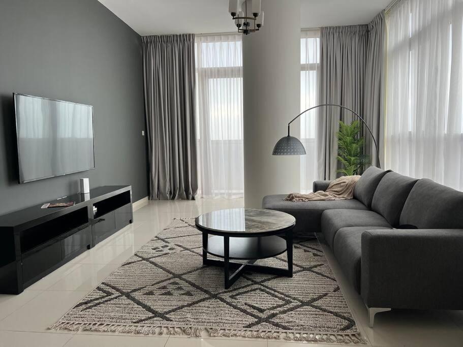 2br + Maid With Fantastic View * Dubái