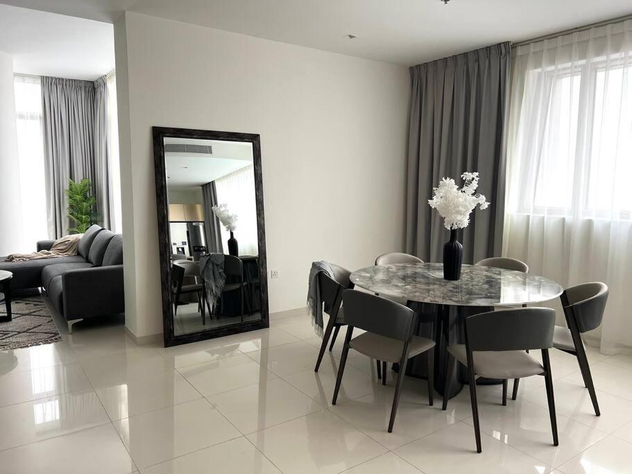 2br + Maid With Fantastic View Apartamento *