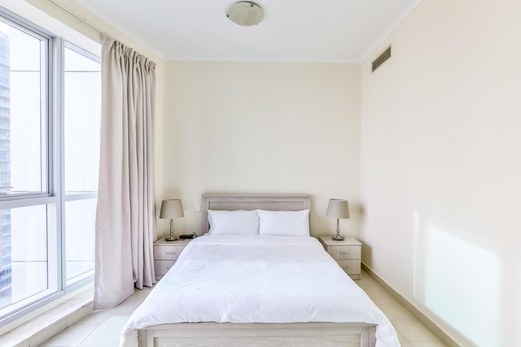 2br High Floor Torch Tower Marina Apartment *