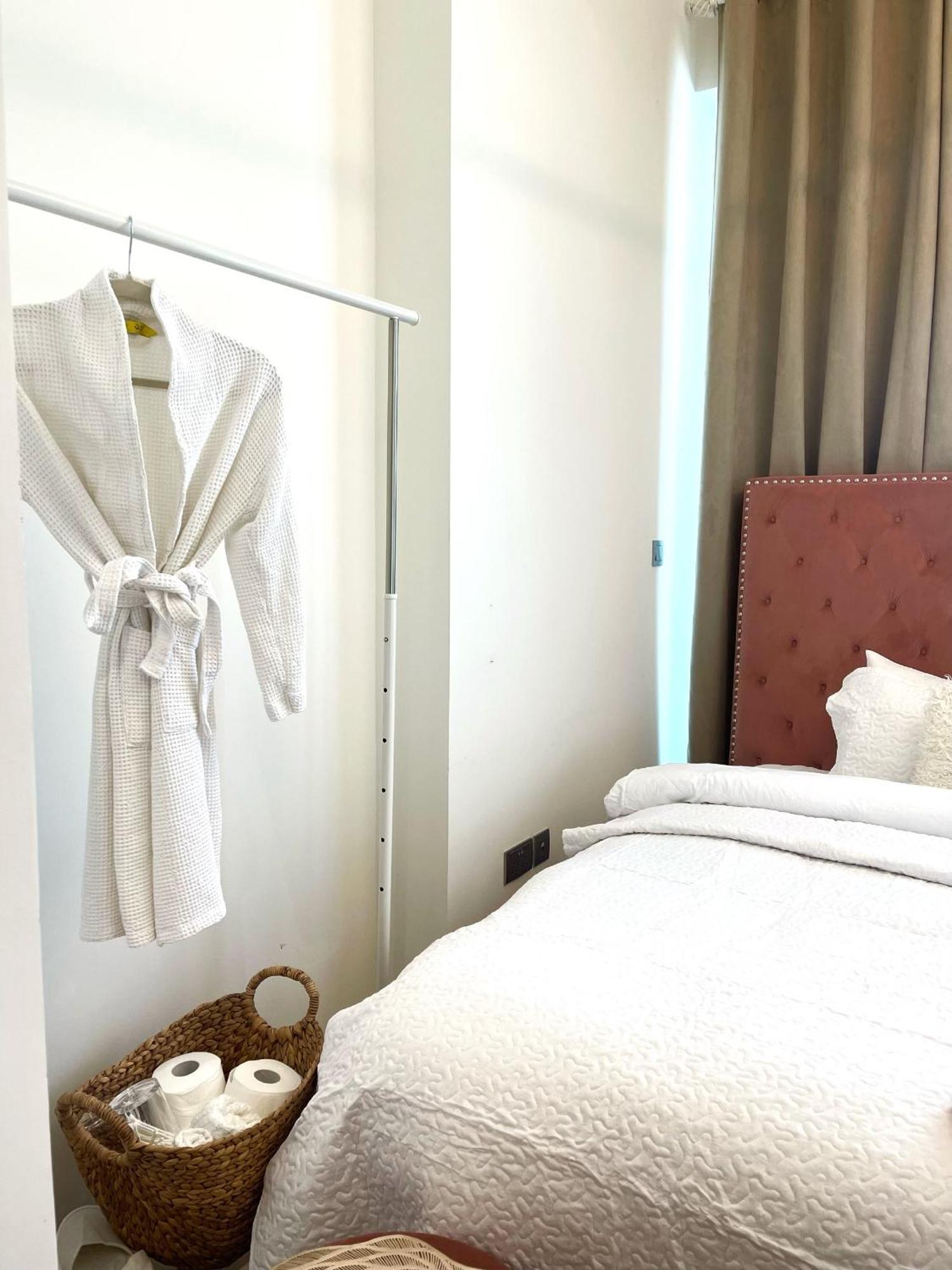 Burj Khalifa View Ensuite King Bedroom In A 2 Bedroom Mall 8mins Apartemen Dubai
