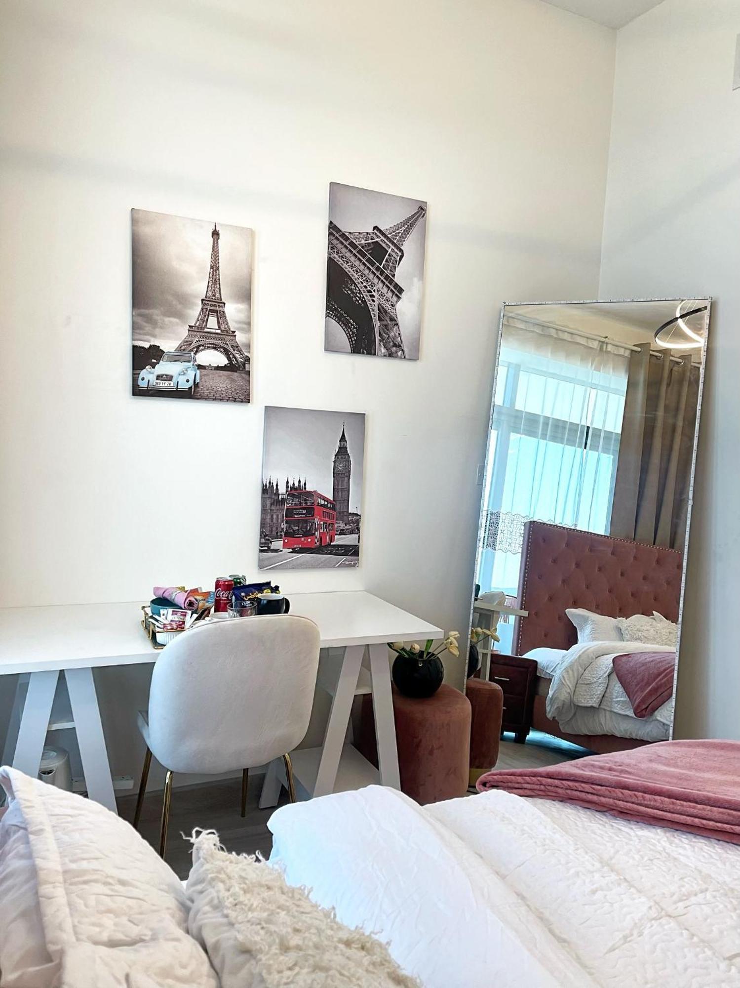 Burj Khalifa View Ensuite King Bedroom In A 2 Bedroom Mall 8mins *