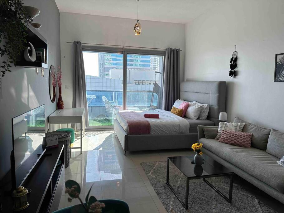 Cozy * Dubai