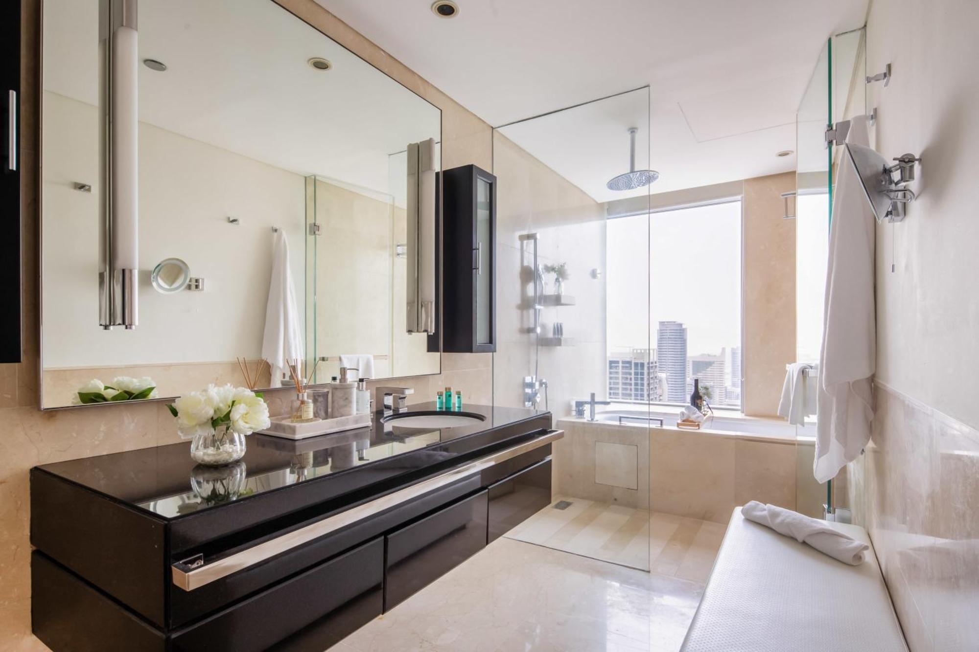 Frank Porter - Emaar Residences Marina Apartament Dubai