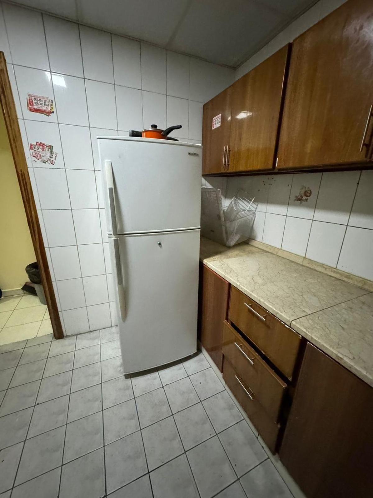 Gazde/Camere de închiriat Decent Private Family With Shared Washroom Next To Burjuman Metro Dubai