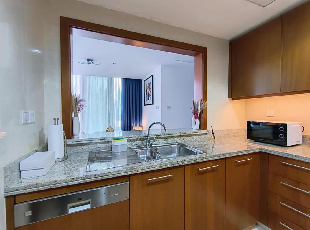 Trinity Homes - Standpoint Tower Downtown Apartament Dubai