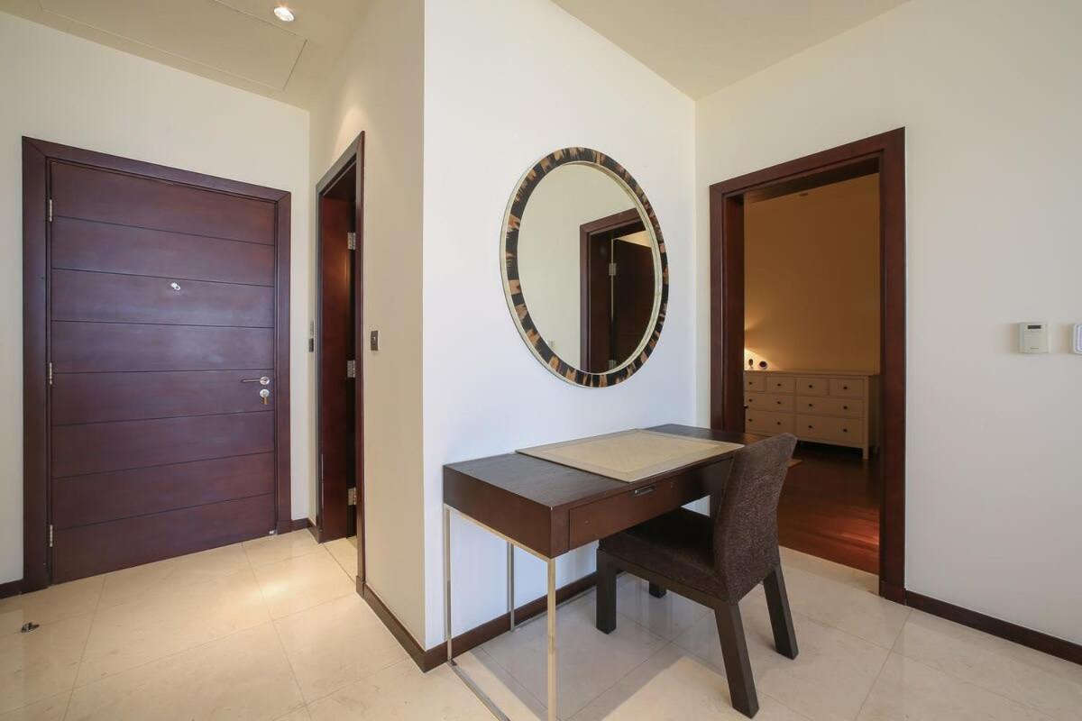 2 Bd Tiara Palm Views, & Pool, Amazing Views Of The Palm Dubai