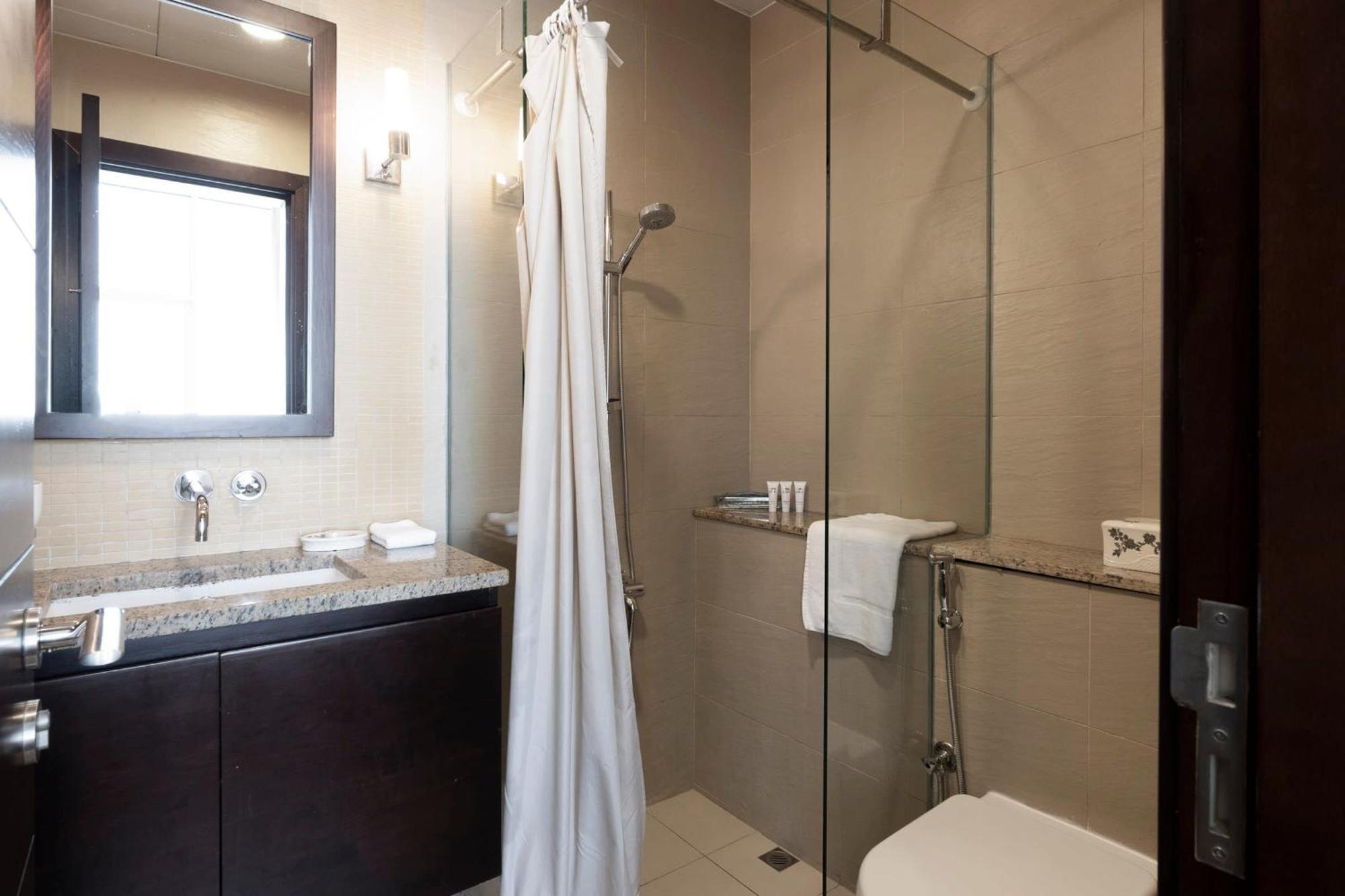 Apartment 2 Bd Tiara Palm Views, & Pool, Amazing Views Of The Palm Dubai