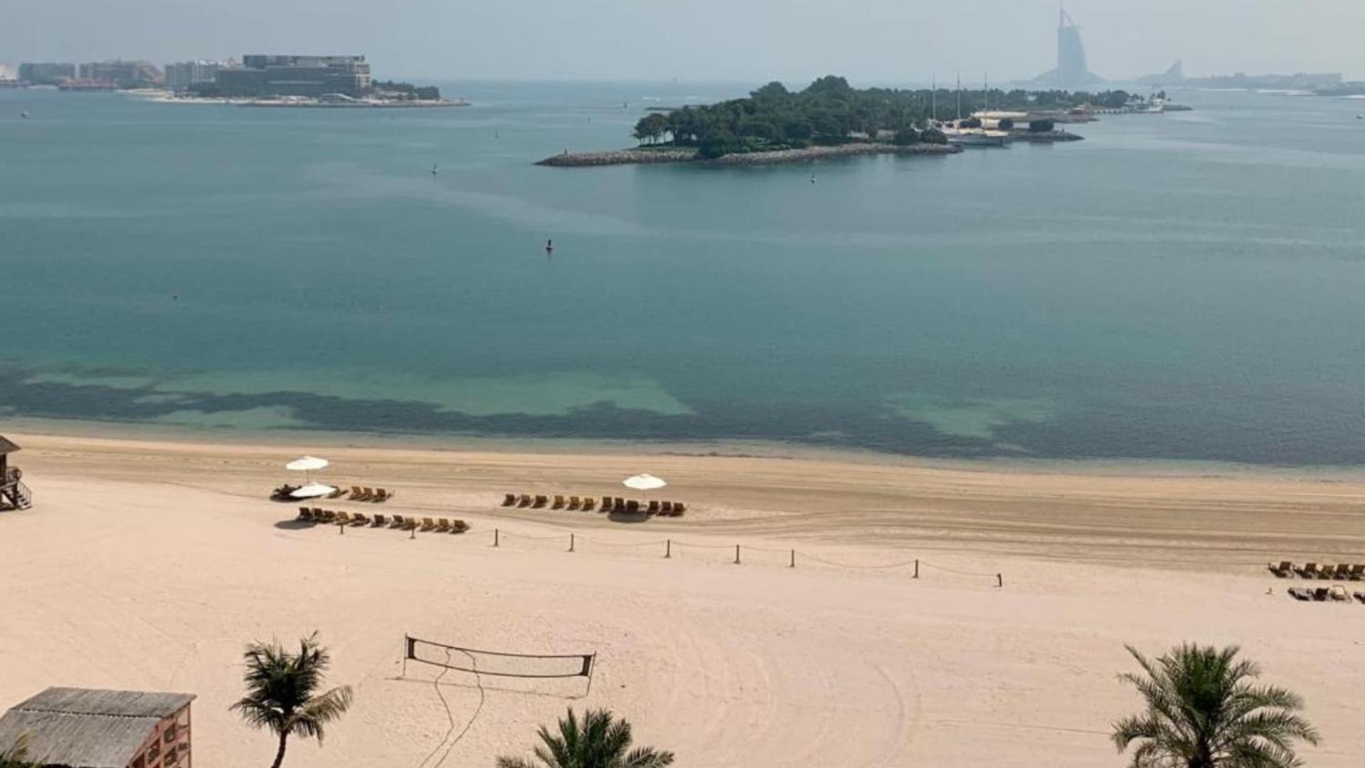 Al Dabas Views, 3bd Sleeps 6, Beachfront & Pool Access Lägenhet