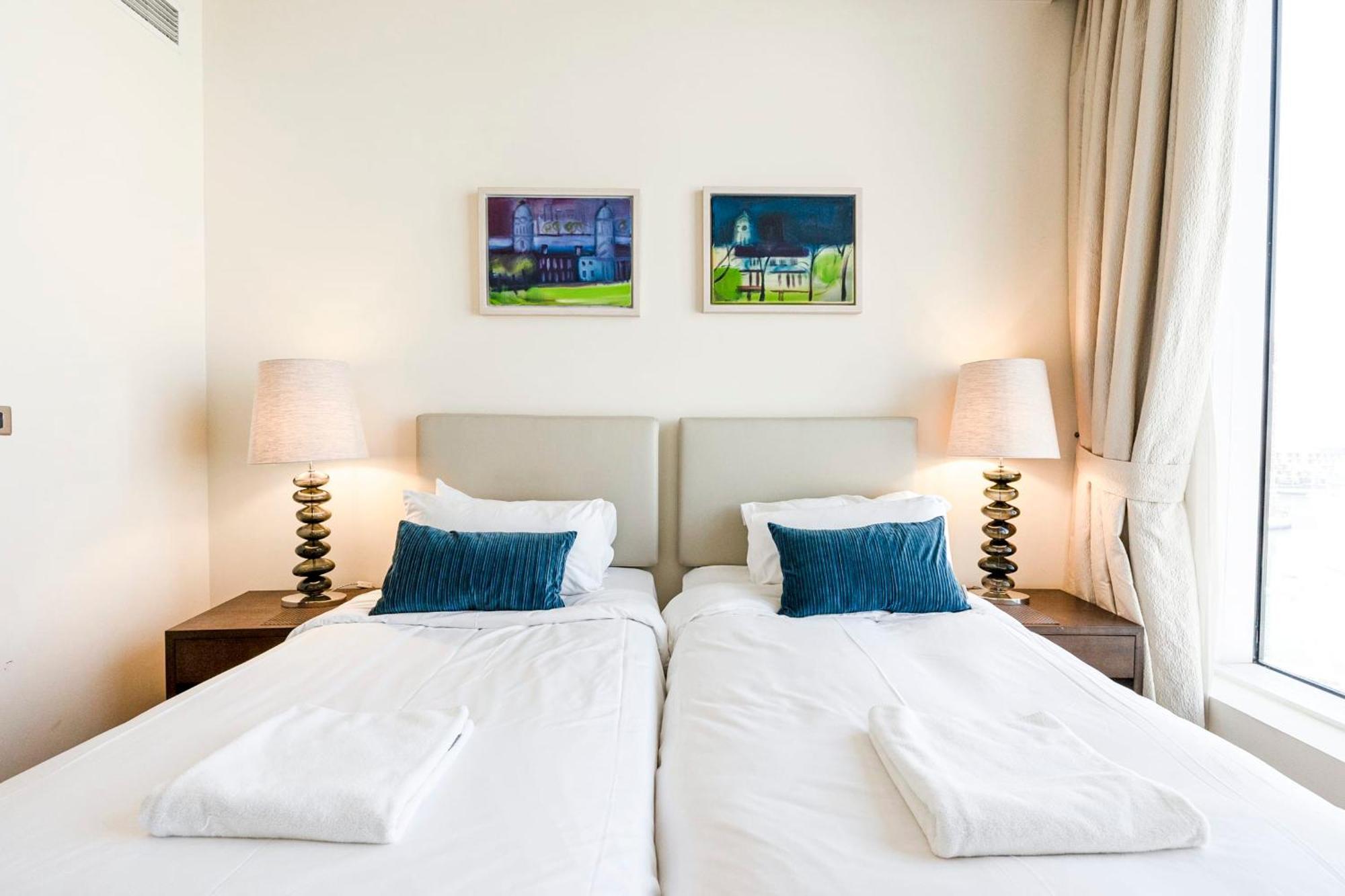 2 Bd Tiara Palm Views, & Pool, Amazing Views Of The Palm Dubai