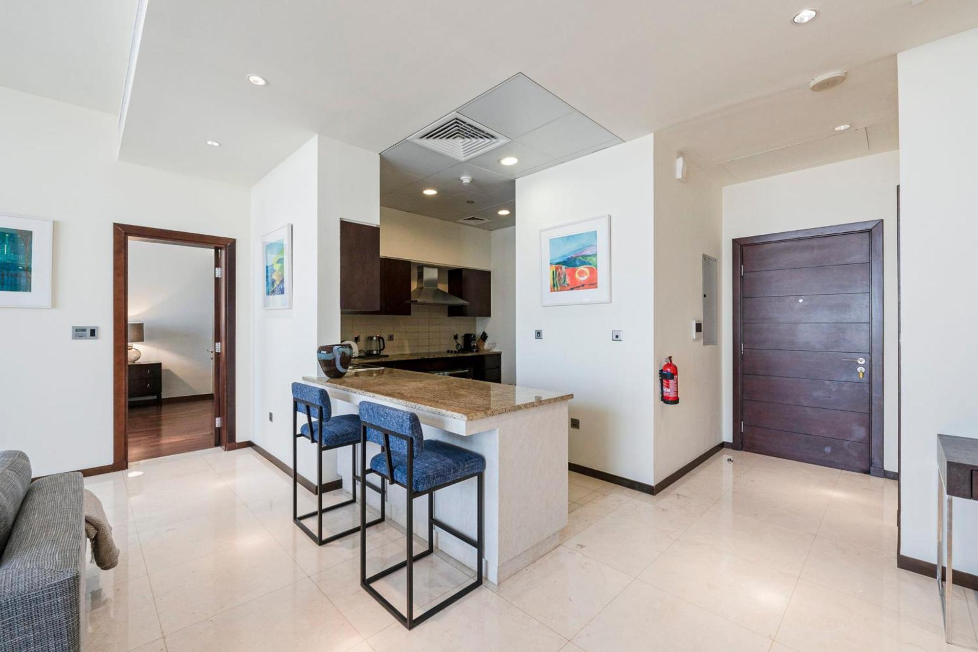 2 Bd Tiara Palm Views, & Pool, Amazing Views Of The Palm Apartment Dubai