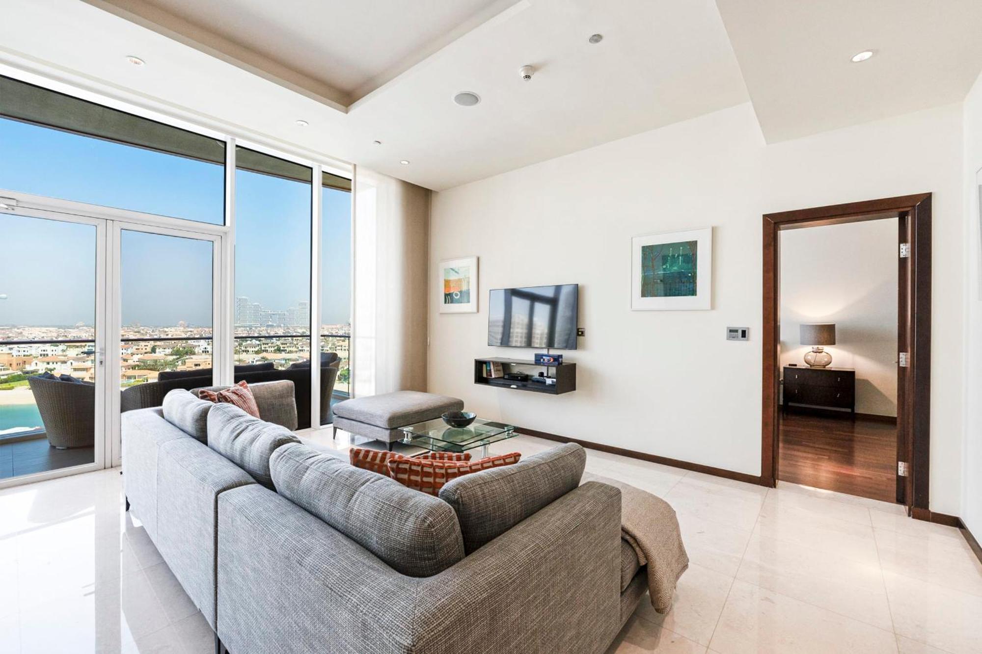 2 Bd Tiara Palm Views, & Pool, Amazing Views Of The Palm Dubai