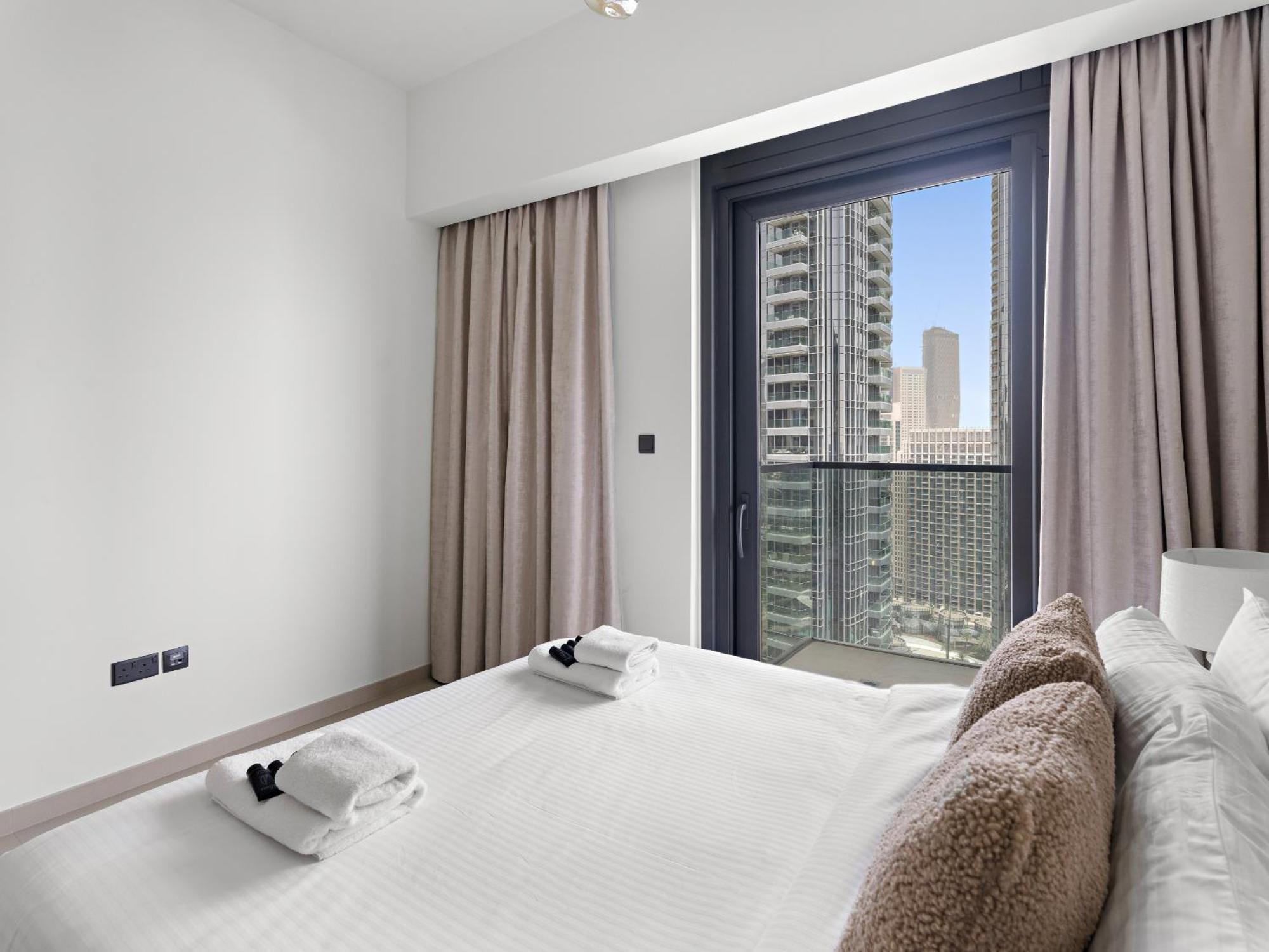 Vibrant 3bdr Plus 1 Guest In Downtown With Burj Khalifa View Dubái