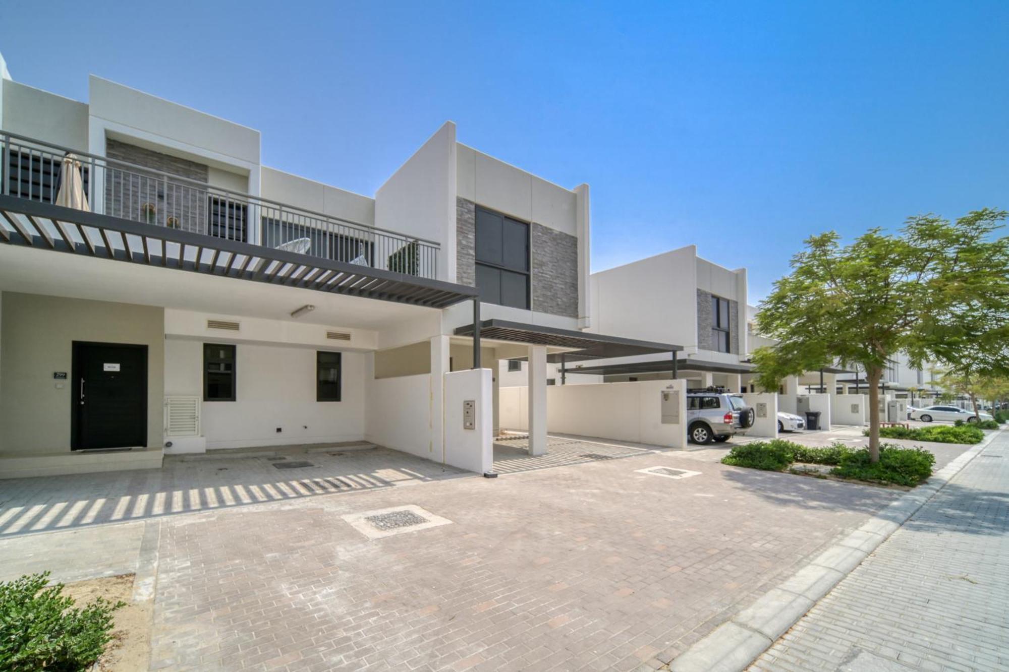 Damac Hills Ll - Stunning 4 Bedrooms With Private Pool At Land Villa *