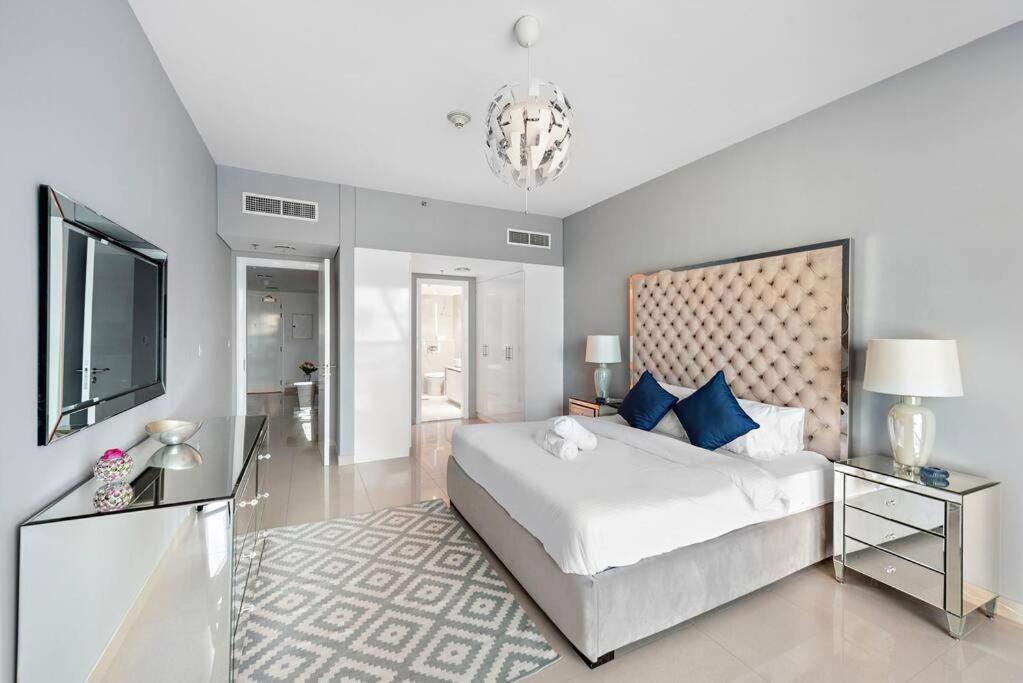 First Class 1br Modern & Stylish Living
