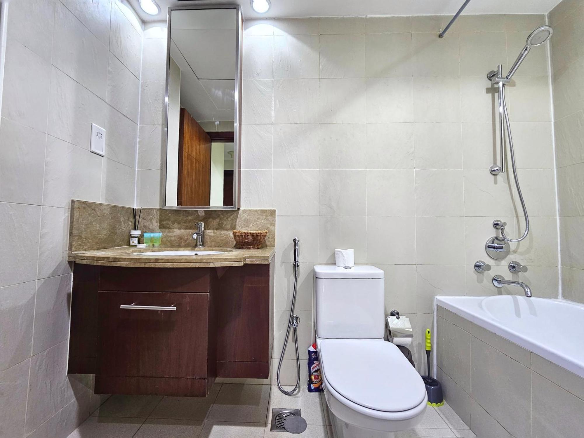 Trinity Homes - Standpoint Tower Downtown Apartament