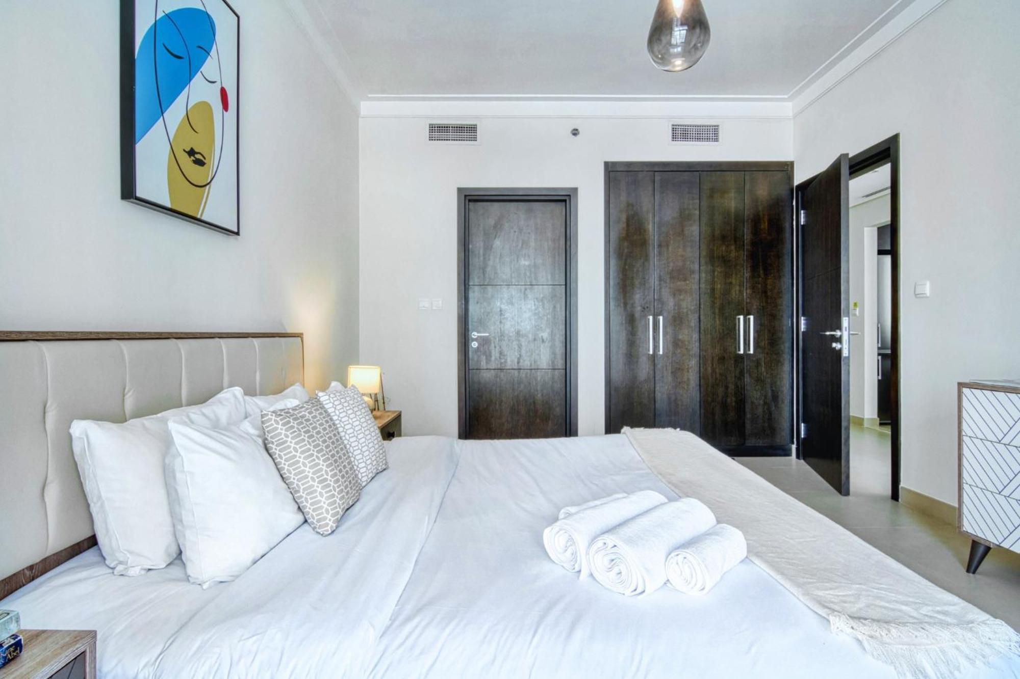 Apartment Majestic At Creek Residences