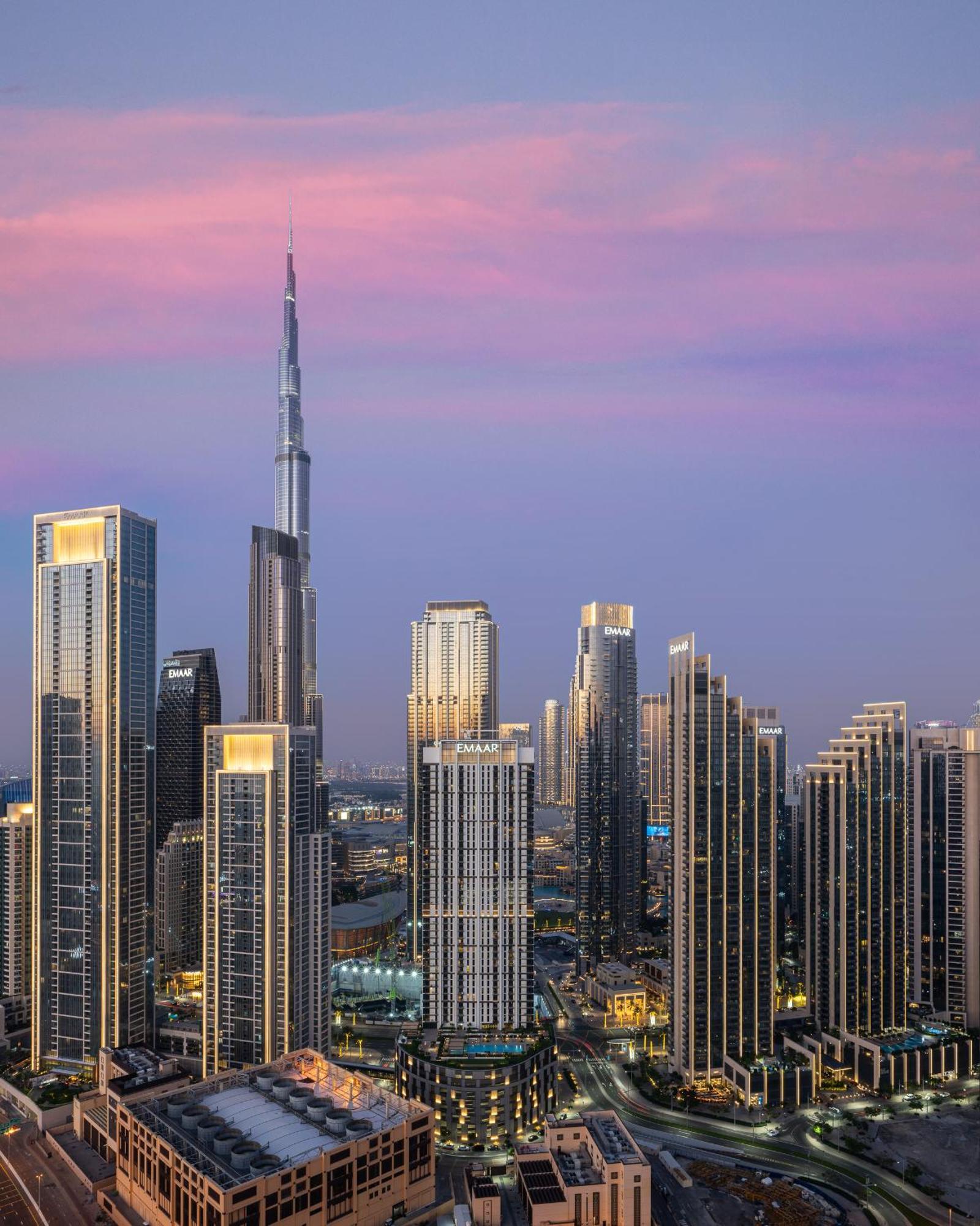 Burj Khalifa View Balcony With 64th Floor Infinity Pool In Paramount Midtown Dubai