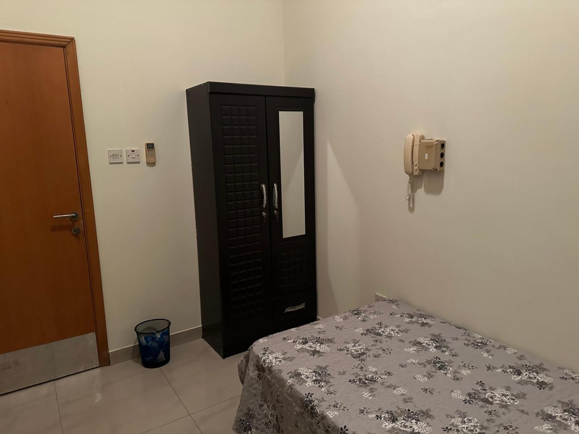 Guest For Girls Or Family Only Dubái