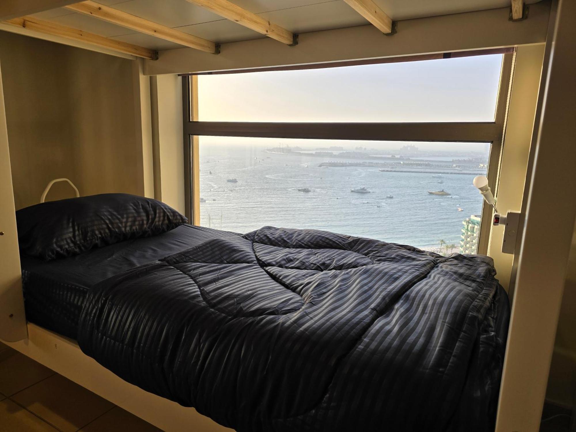 Apartemen 1 World, Premium Hostel, Jbr, Near Metro And Beach *