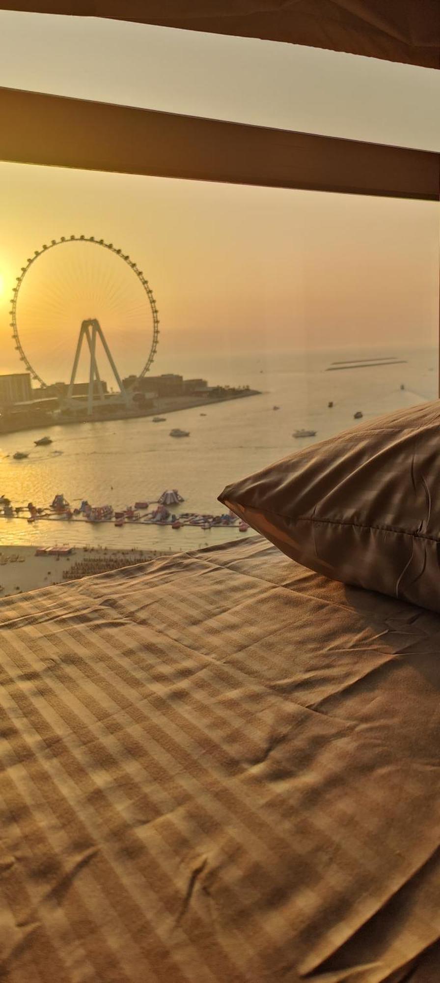 Apartemen 1 World, Premium Hostel, Jbr, Near Metro And Beach *