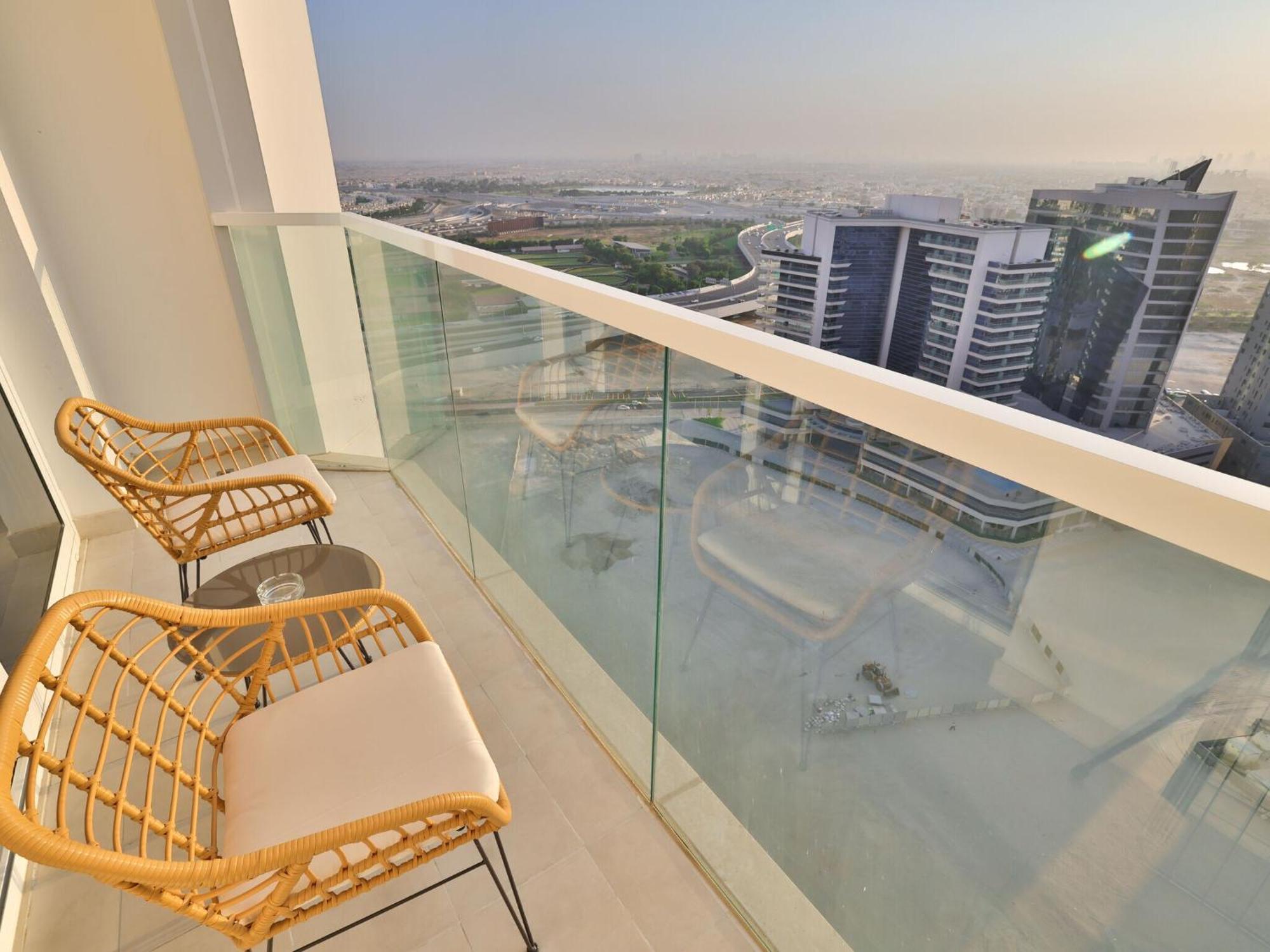 Luxury Business Bay Gym Pool Parking By Sojo Apartamento Dubái