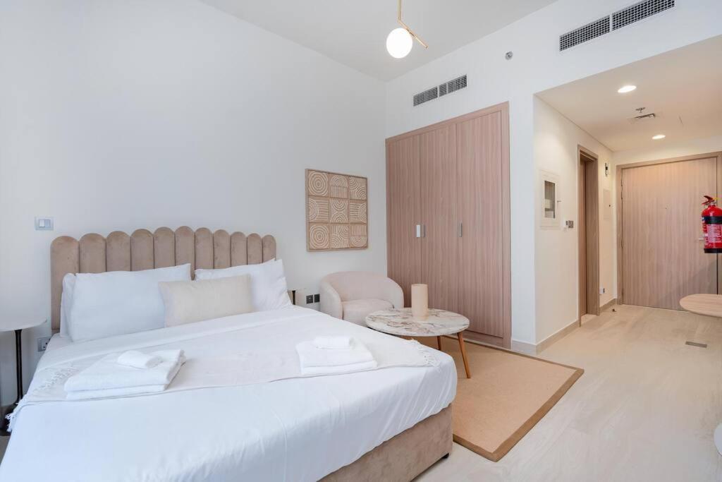 Appartement - 12 Min Downtown - Pool - Azizi Riviera Dubai