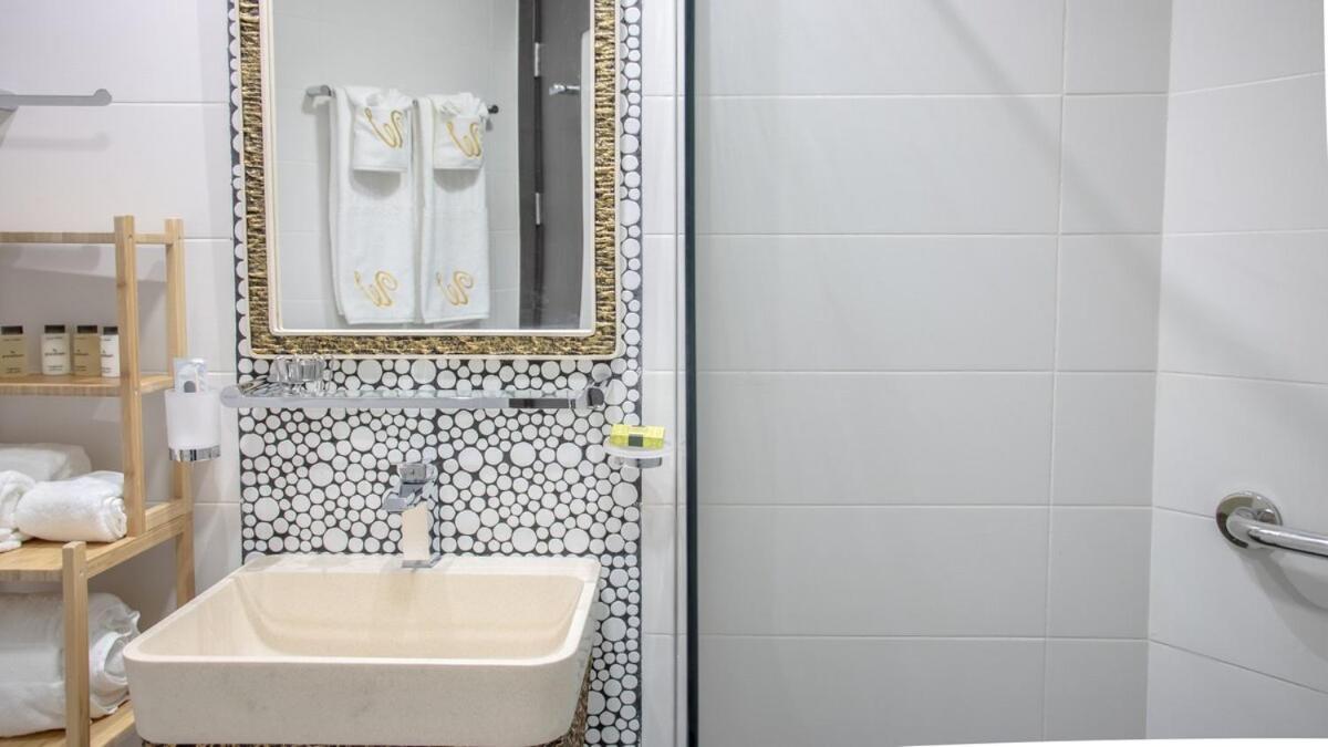Aws Homes - Luxury Living Besides Canal Apartament