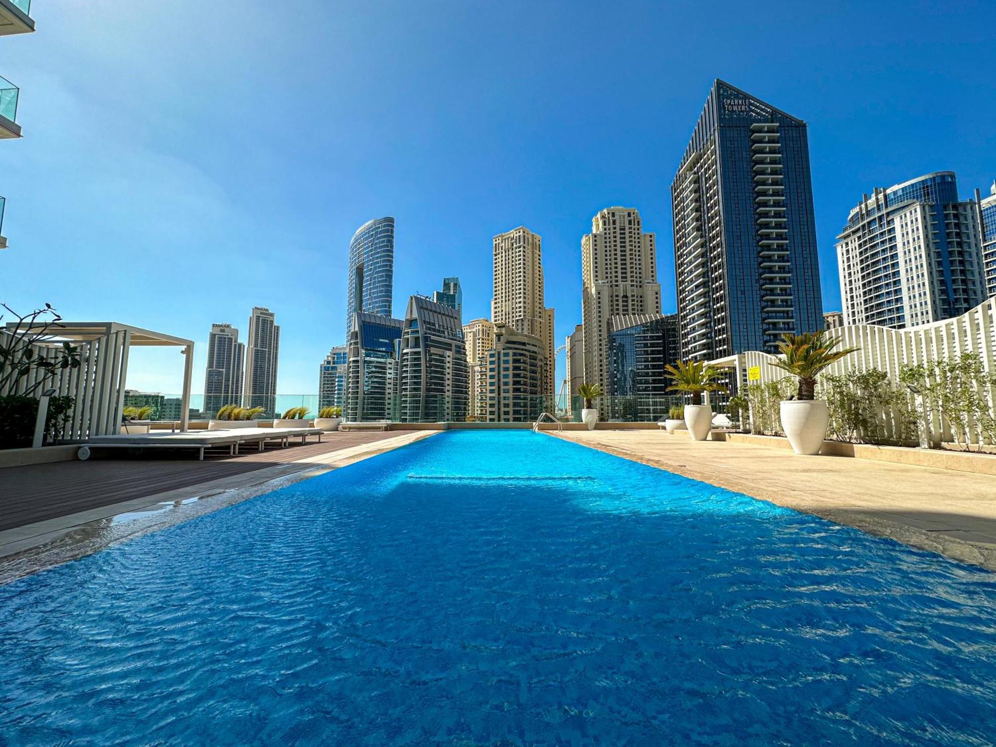 Marco Polo - Stunning 2 Bedroom With Marina Views, Huge Pool & Gym Dubaï