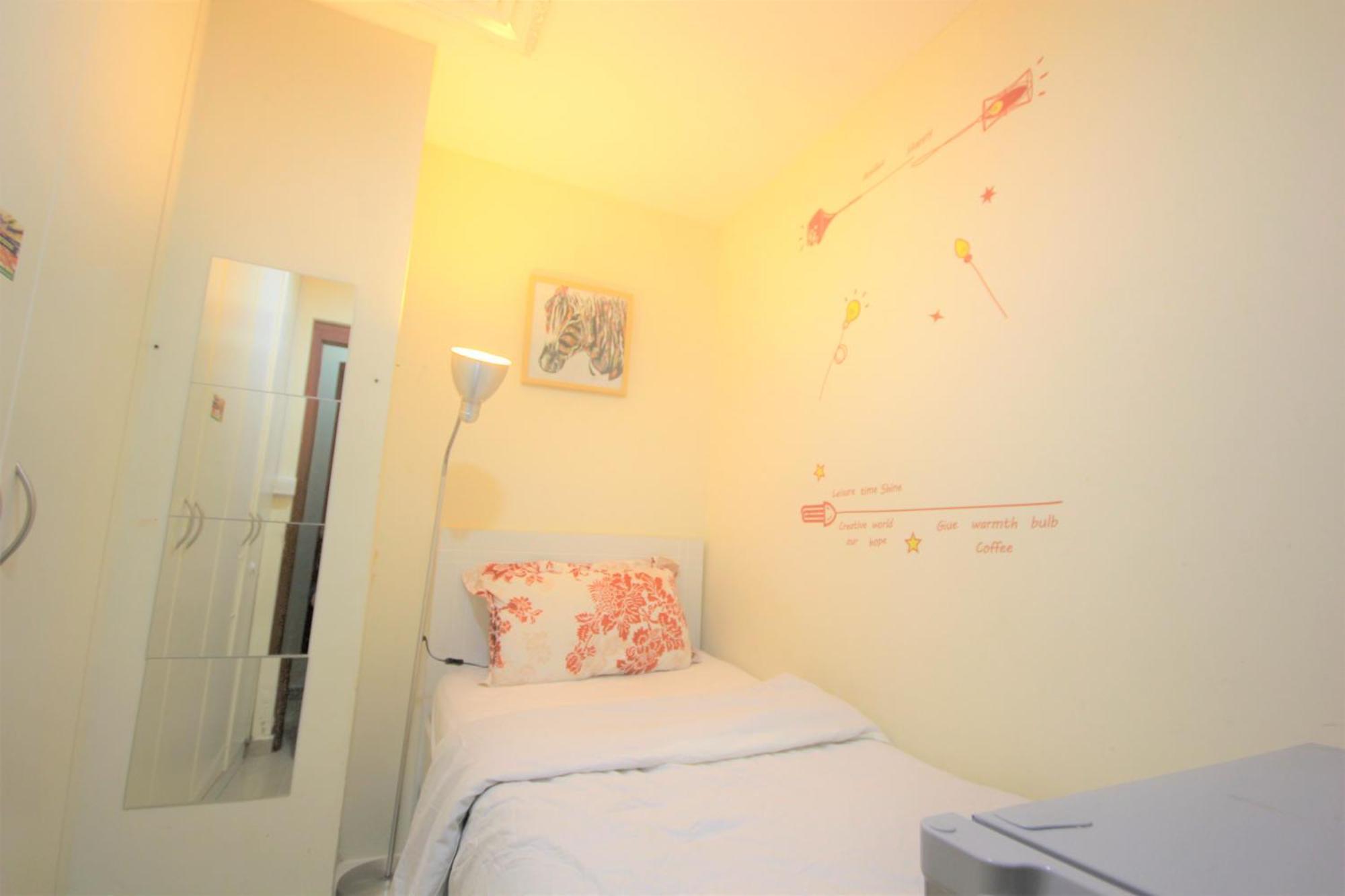 Roomy Small And Partitions At Marina Privatunterkunft Dubai