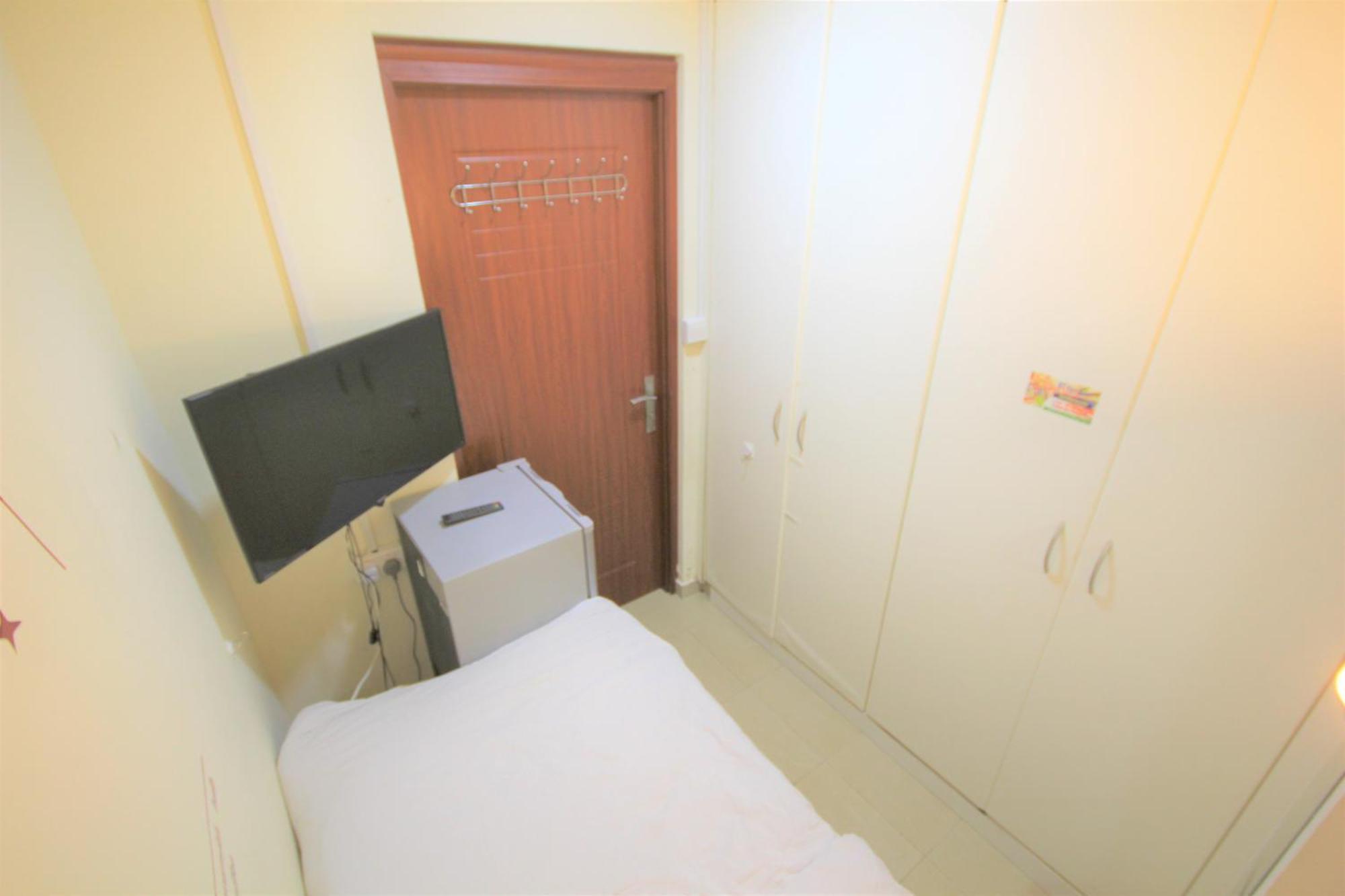 Roomy Small And Partitions At Marina Privatunterkunft