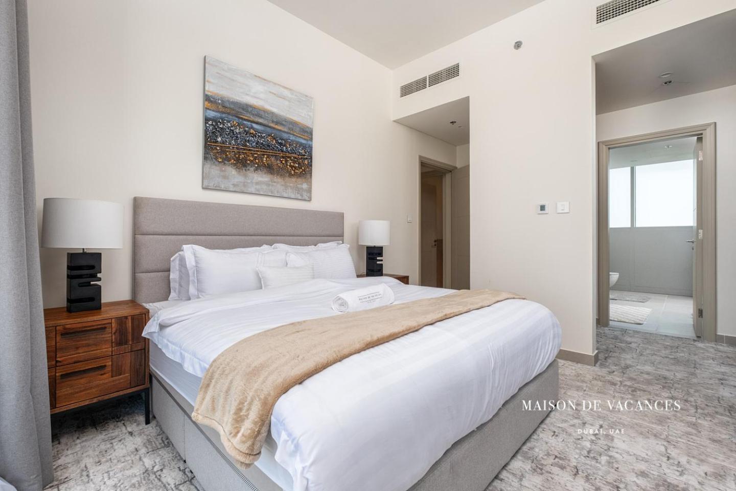 Three Bedroom In Downtown With Burj Khalifa View Apartment *