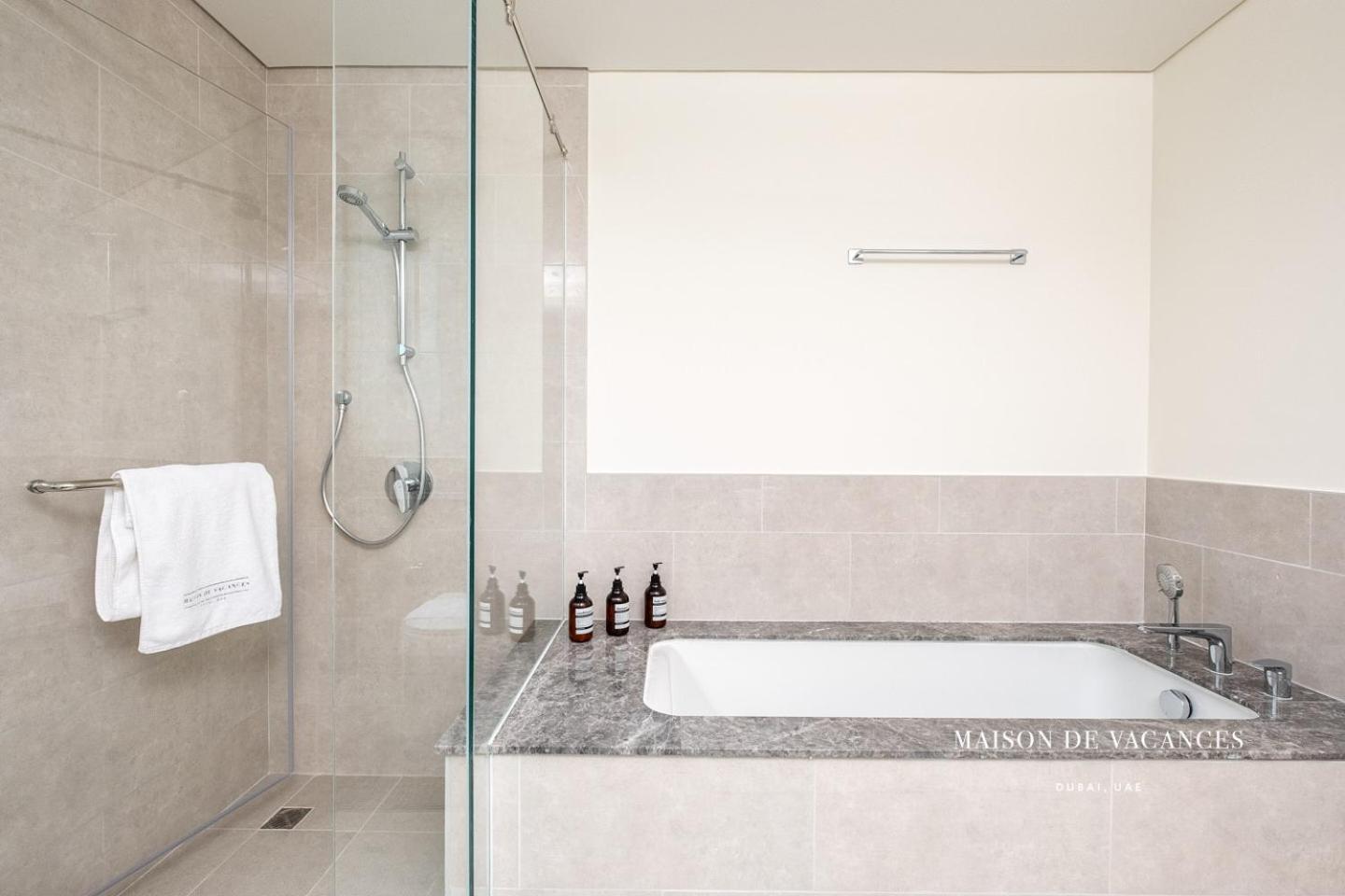 Apartament Three Bedroom In Downtown With Burj Khalifa View Dubai